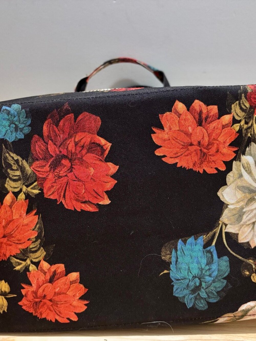 Herschel Extra Large Tote Bag Black with Floral Pattern - Picture 3 of 7